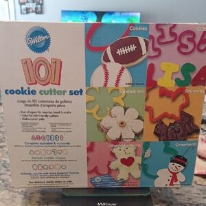 Wilton 101-Piece Cookie Cutter Set - Red, Blue, Yellow